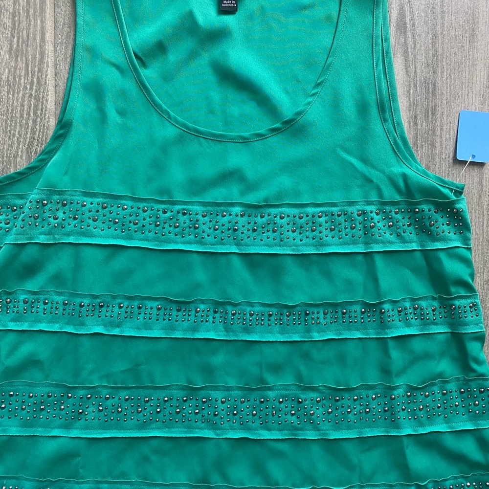 Super Elegant Rock & Republic green top